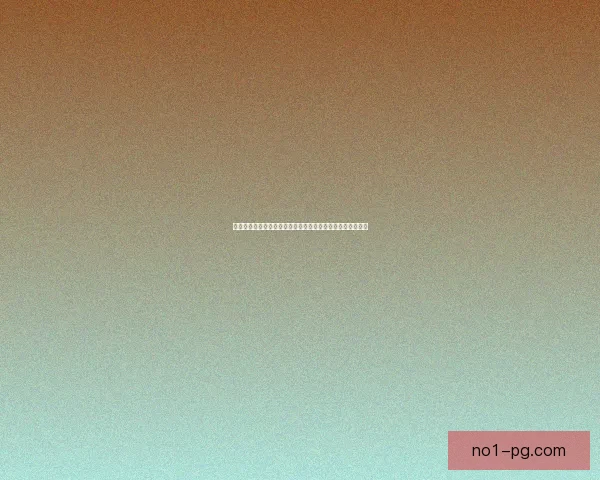 弱化黄昏之湖：迷雾笼罩下的静谧水域与光影变幻的交织之美